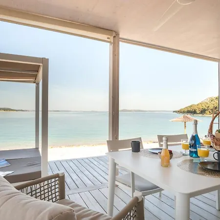 Oikos Resort Buqez - Villa Immortelle 22 Villa Pakostane